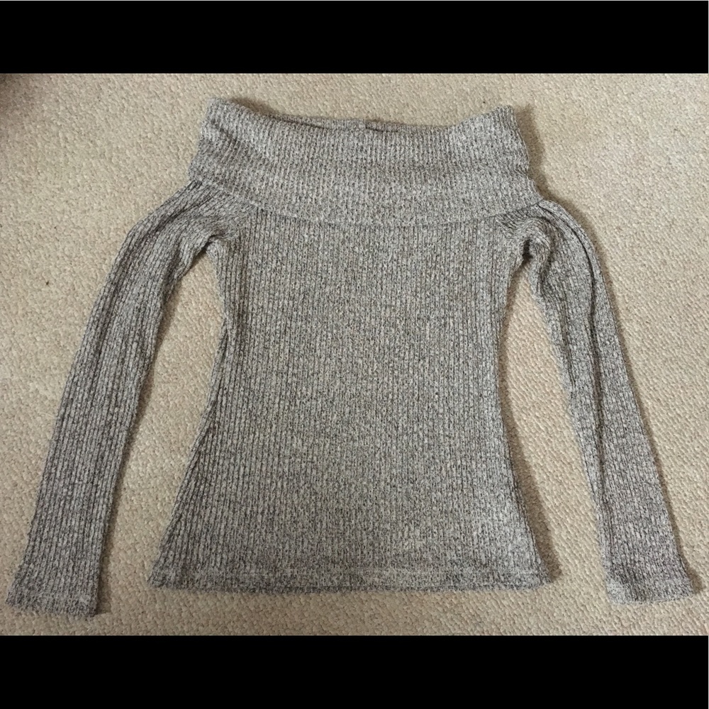 DESIGN LAB light grey off-the-shoulder sweater!